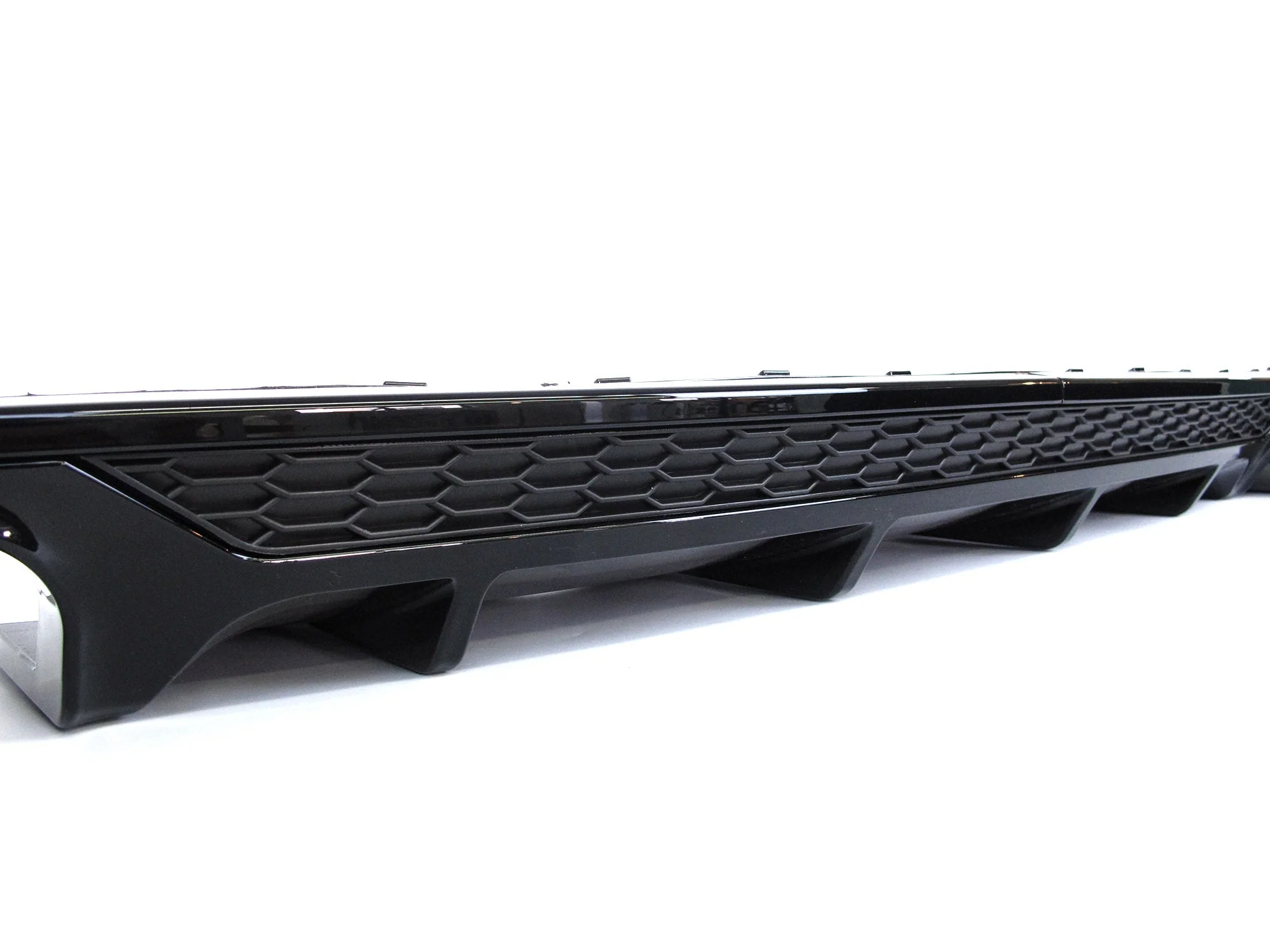 Gloss Black Rear Diffuser + Exhaust Tips For Audi A4 B9 Non-S-Line Sedan 2017–2019 - Image 6