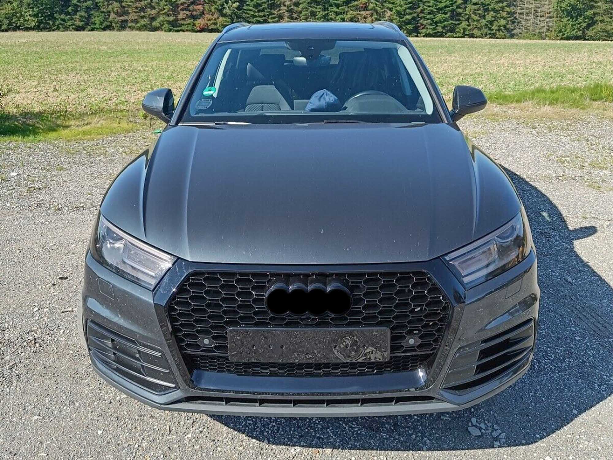 Gloss Black Honeycomb Front Mesh Grille for AUDI Q5 SQ5 2018 2019 2020 - Image 4