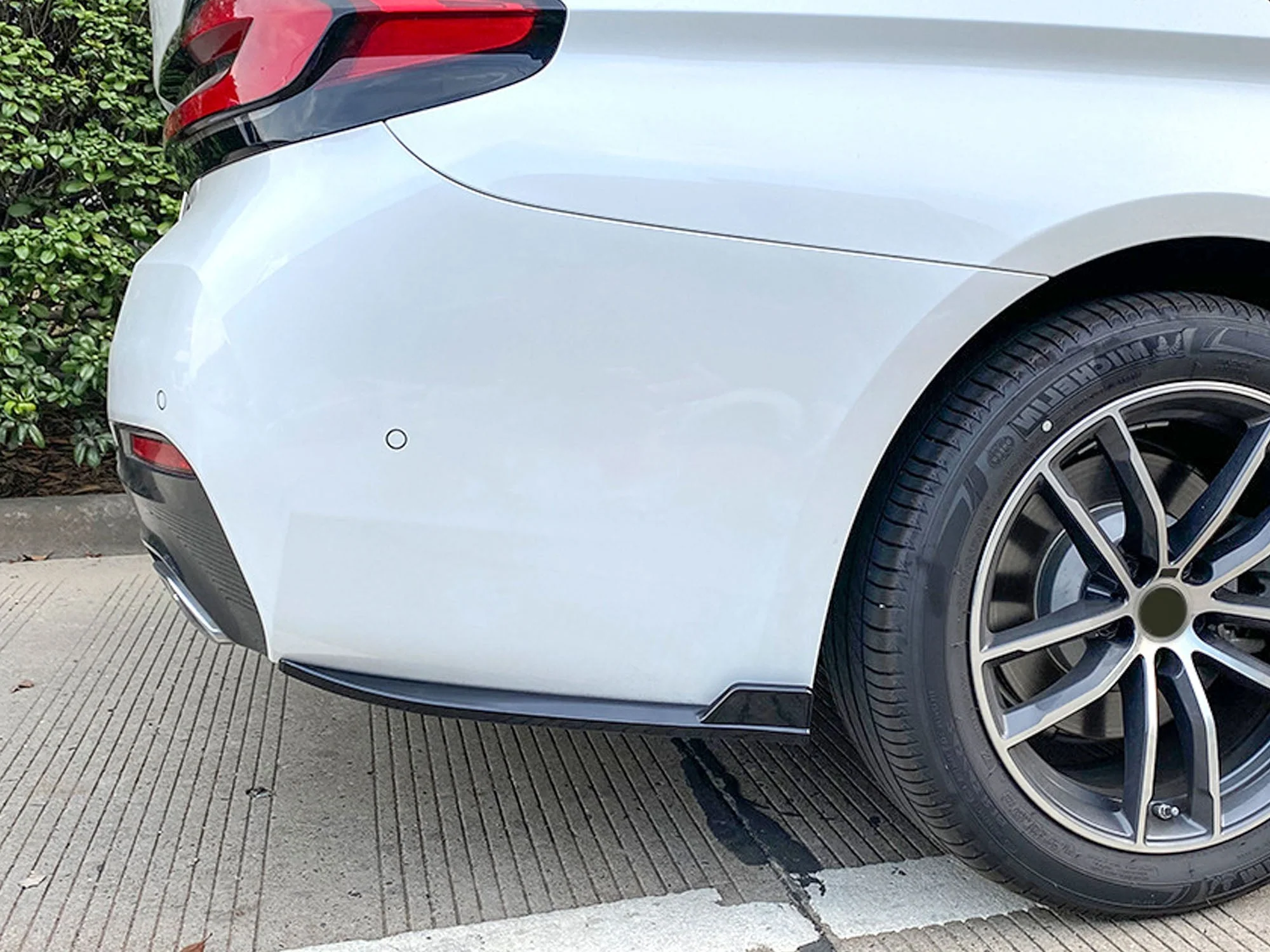 Gloss Black Rear Bumper Side Splitters Canard for BMW 5-Series G30 M-Sport 2017-2020 - Image 4