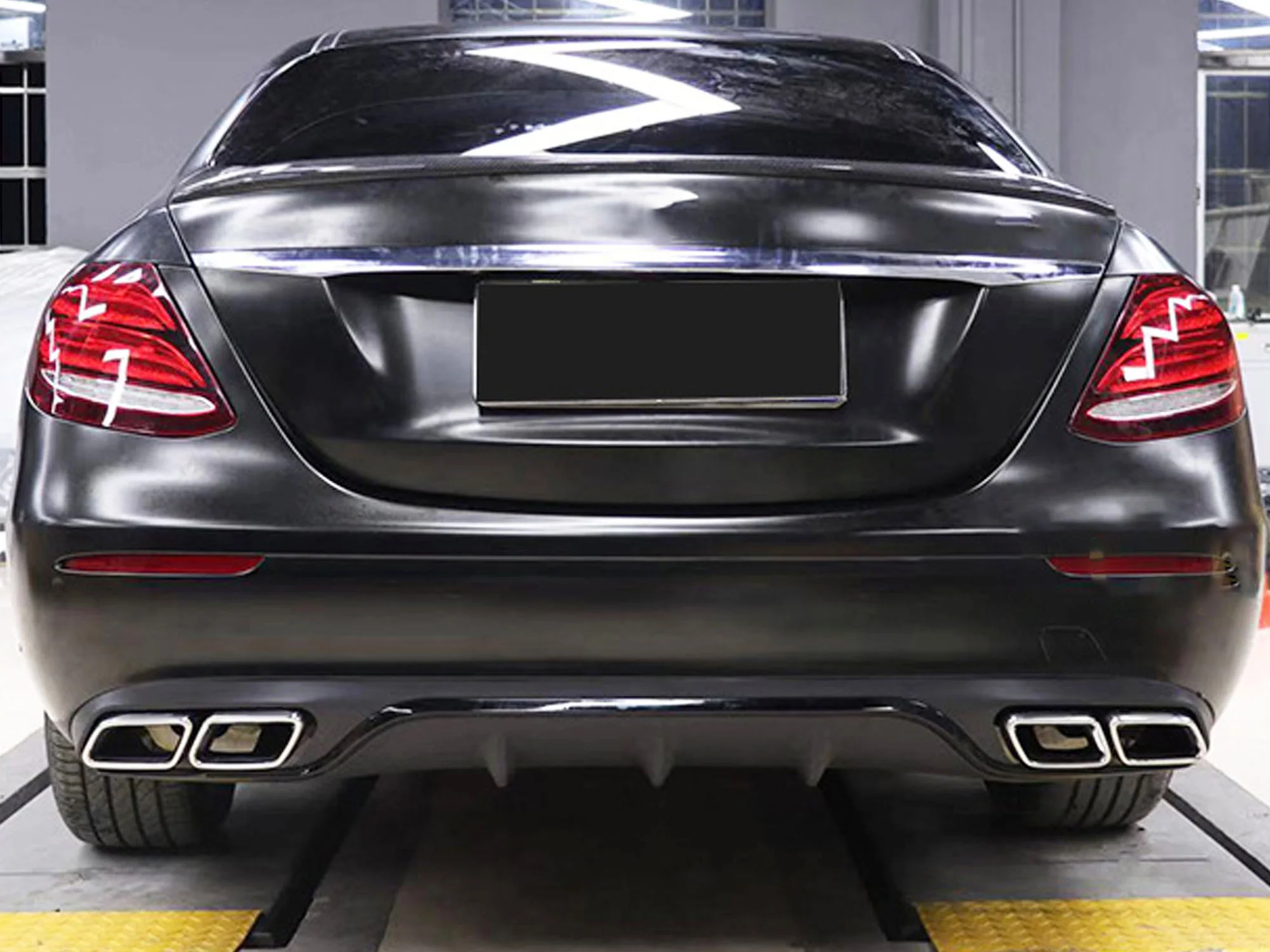 Black Rear Diffuser Chrome Exhaust Tips for Mercedes W213 Non-AMG 2017-2020 di35 - Image 2