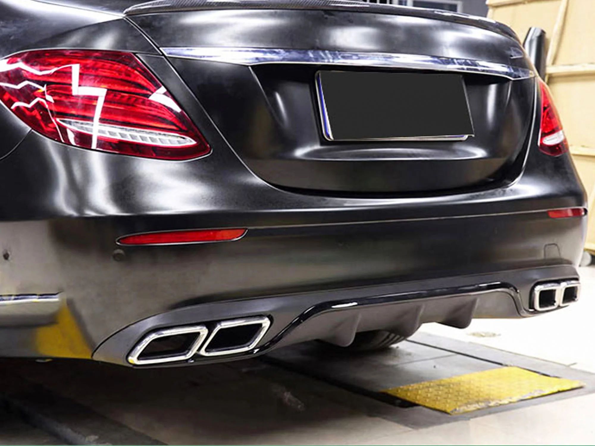 Black Rear Diffuser Chrome Exhaust Tips for Mercedes W213 Non-AMG 2017-2020 di35 - Image 3