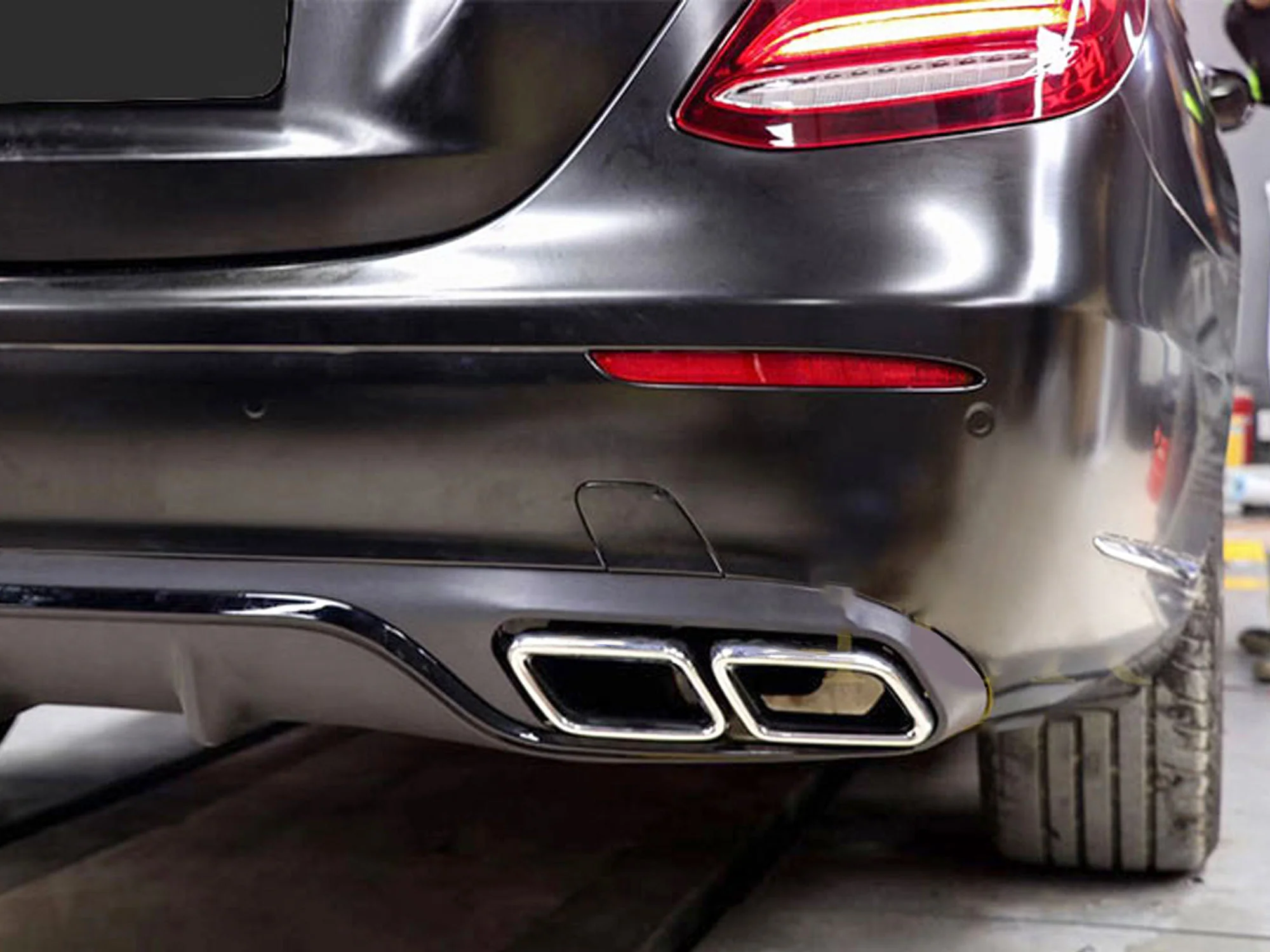 Black Rear Diffuser Chrome Exhaust Tips for Mercedes W213 Non-AMG 2017-2020 di35 - Image 4