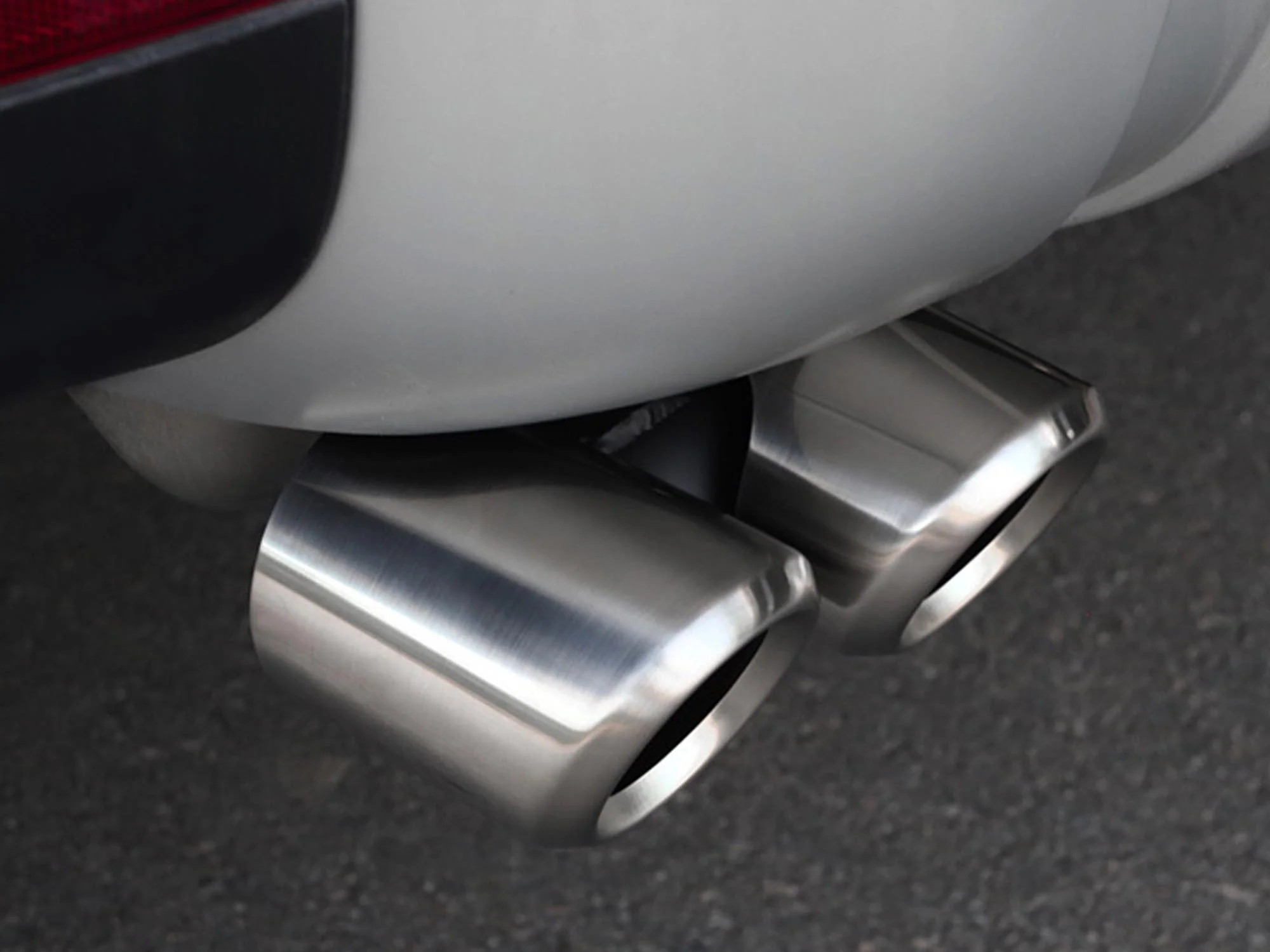 Brushed Chrome Exhaust Tips For 2020-2026 Land Rover Defender 90 110 130 2.0L - Image 3
