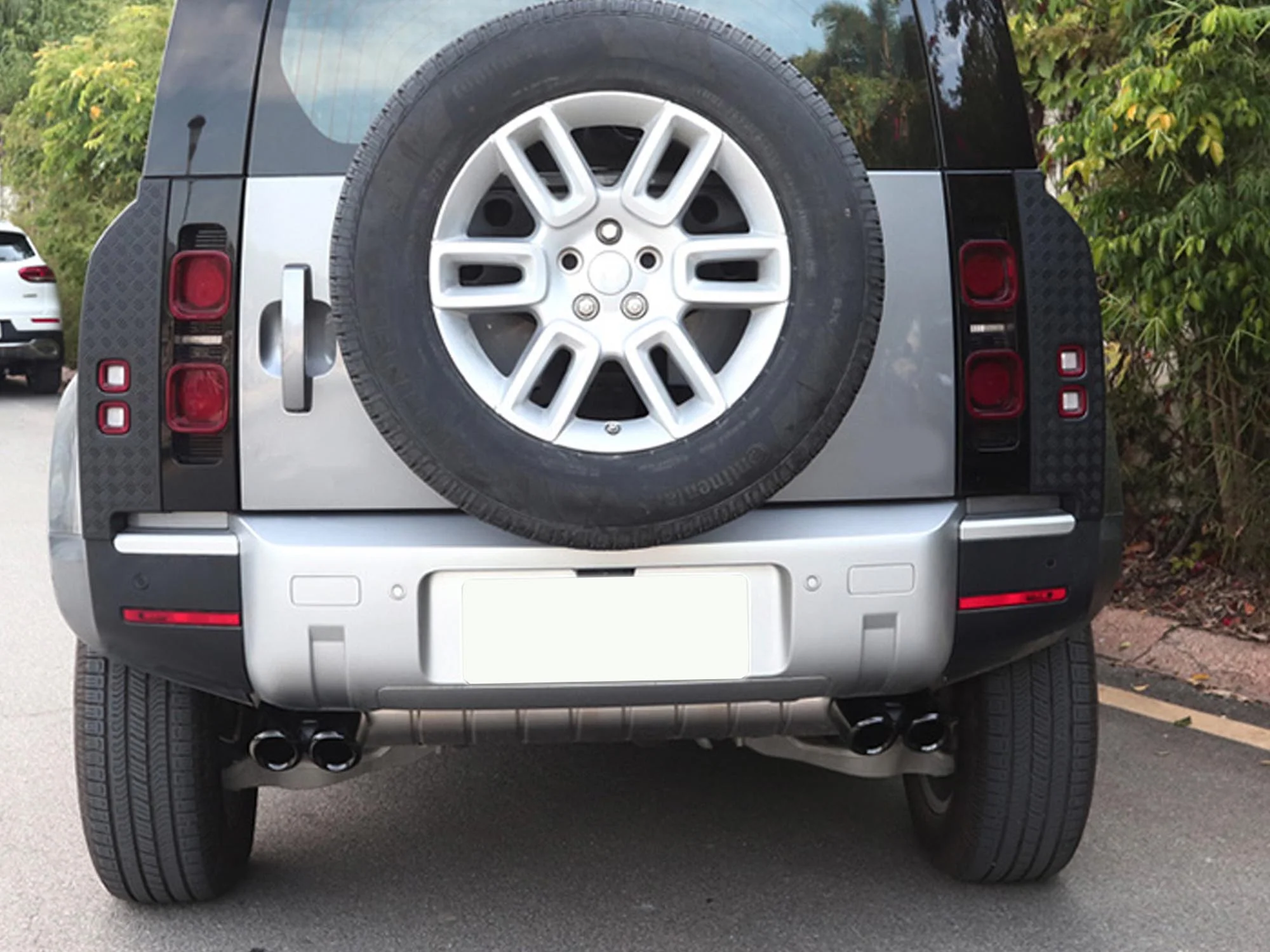Pair For 2020+ Land Rover Defender 90 110 3.0L 2.0L Exhaust Pipes Muffler Tips Gloss Black - Image 2