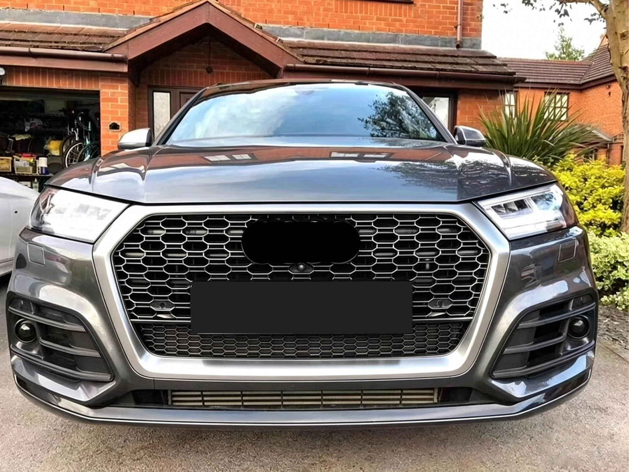 Fits 2018-2020 Audi Q5 SQ5 Front Bumper Grille Mesh Grille ( Black Honeycomb + Chrome Frame) - Image 3