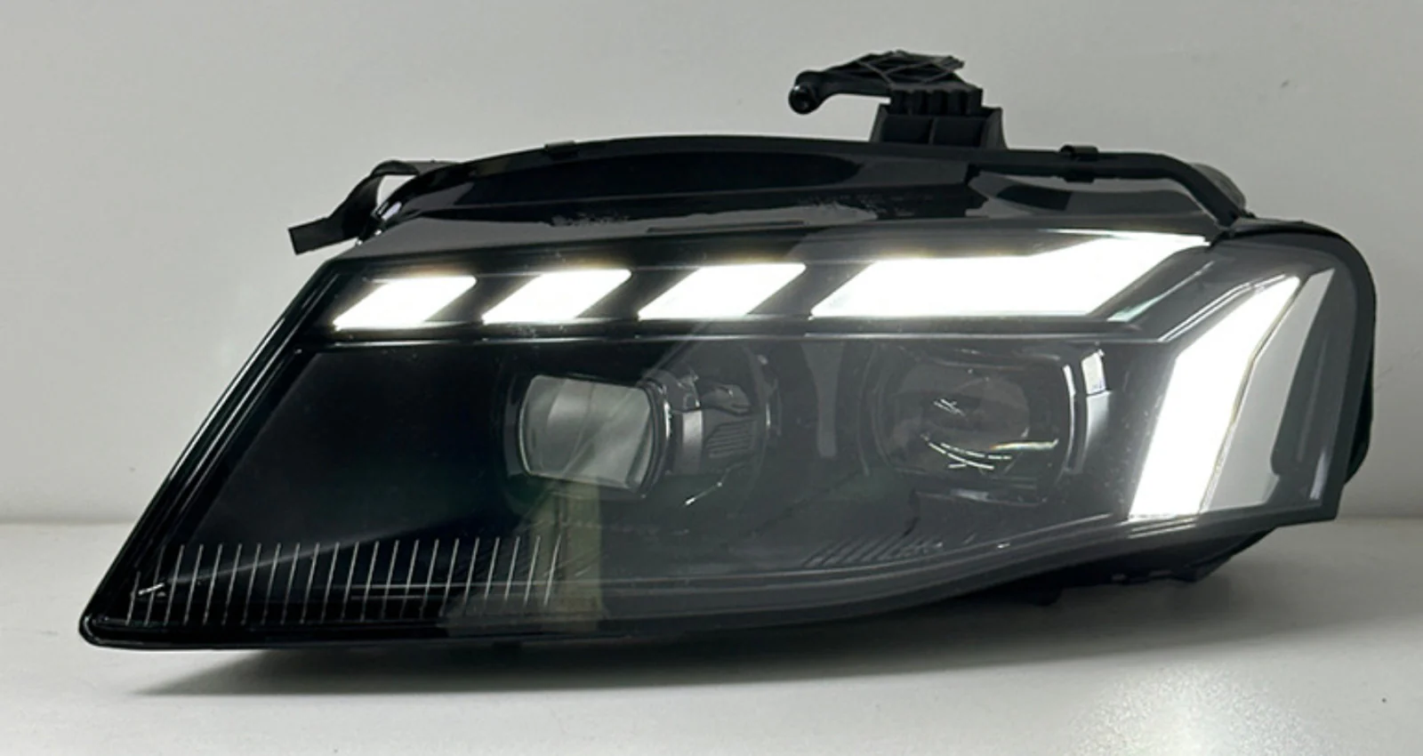 For 2009-2012 Audi A4 B8 LED Projector Headlight Assembly Upgrade Turn Signal Lamp - Image 4