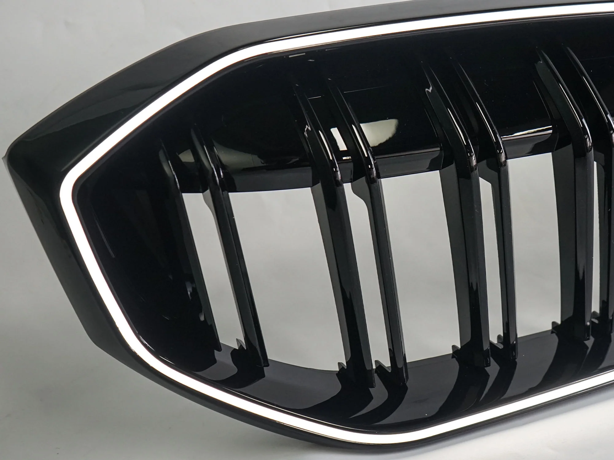 Front Kidney Grille Dual Lines W/ LED Light For BMW 3 Series G20 2023-2026 Gloss Black - Image 7