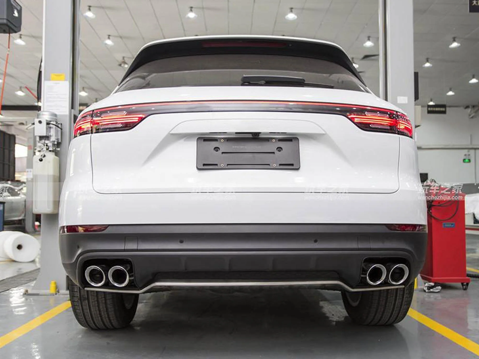 Silver Exhaust Muffler Tips For Porsche Cayenne Base 2019-2026 (GAS Only) - Image 4