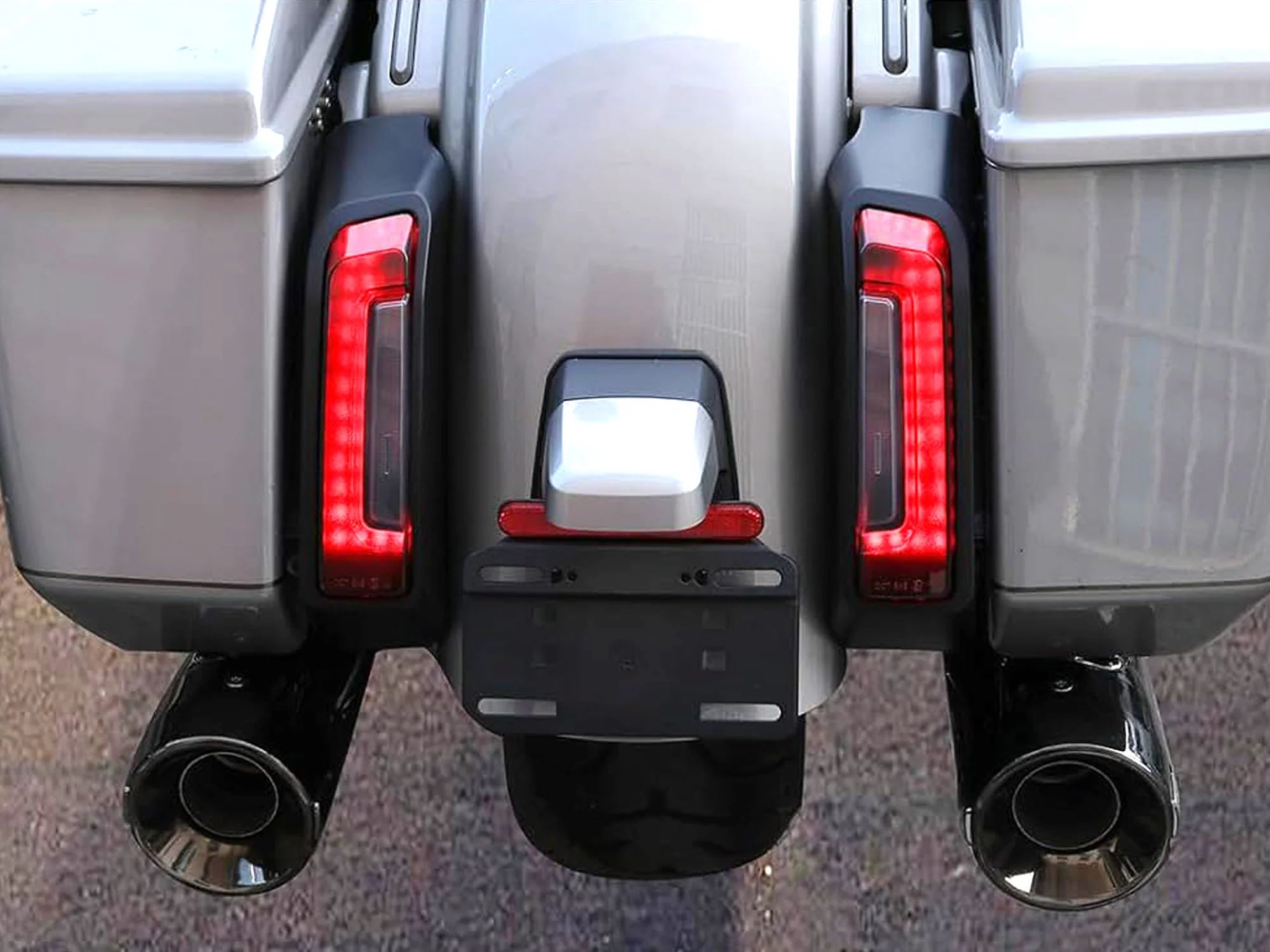 2pcs Smoke Rear Fender LED Saddlebag Lights For Harley FLHX FLTRX Brake Turn 2023-2025 - Image 4